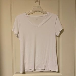 👓 Ribbed White V-Neck Tee 👓